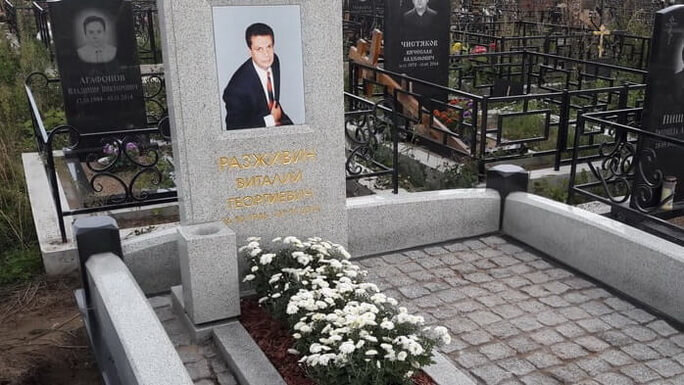 Памятник Роза из двух видов гранита Мичуринск купить памятник на могилу цена киев