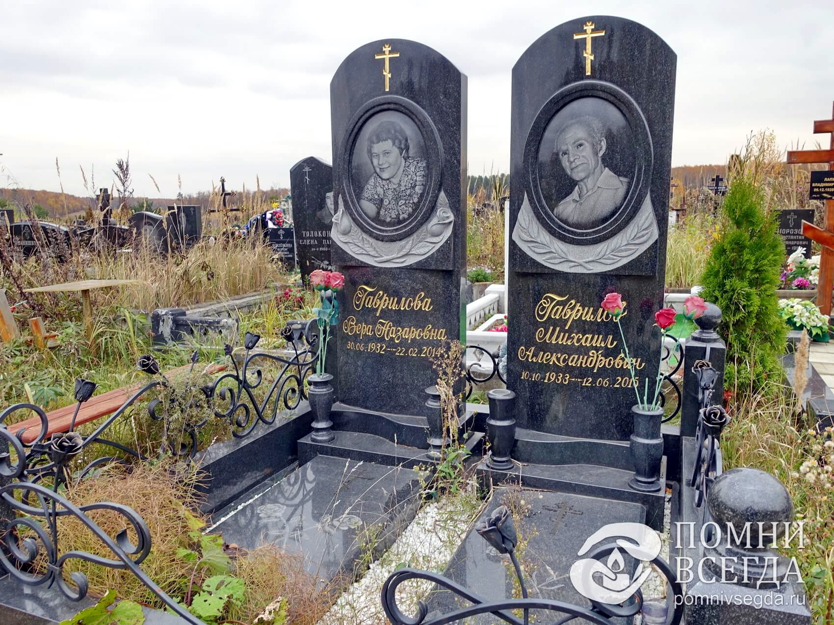 Компактный парный памятник для семейной пары - выбор памятника по  фотографии - Помни Всегда