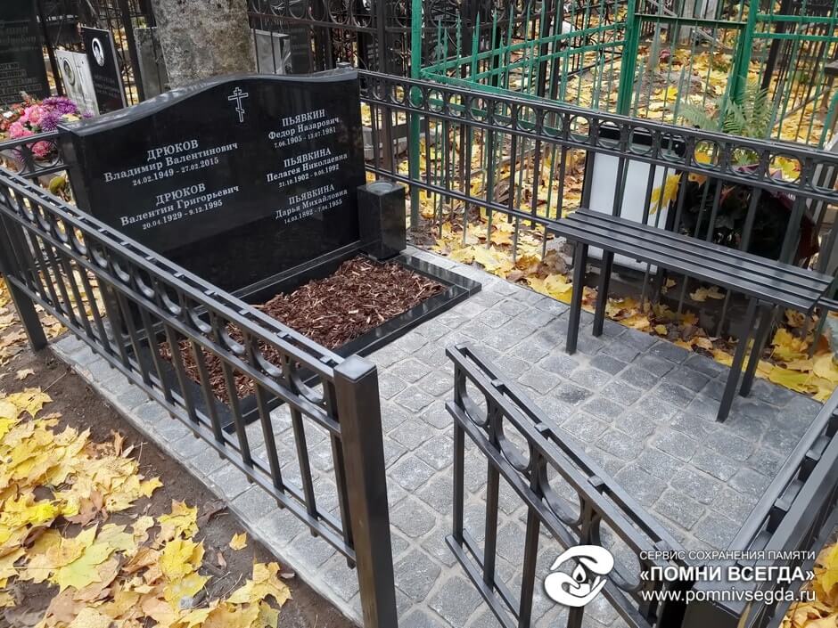 Ваза. Лезниковский гранит Удомля надгробие powered by ipb