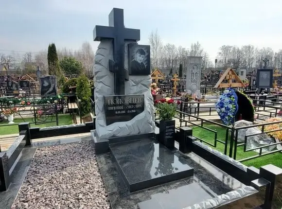 Самостоятельная установка памятника на могилу